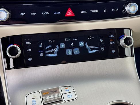 New 2026 Genesis GV70 2.5T Advanced AWD/4WD image 18