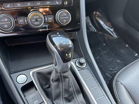 Used 2022 Volkswagen Jetta SE image 23