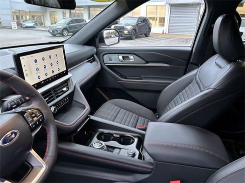 Used 2025 Ford Explorer ST-Line image 22
