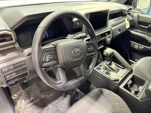 Used 2025 Toyota Tacoma SR image 17
