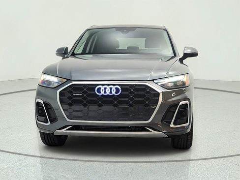 Used 2023 Audi Q5 2.0T Premium w/ Convenience Package AWD/4WD image 2