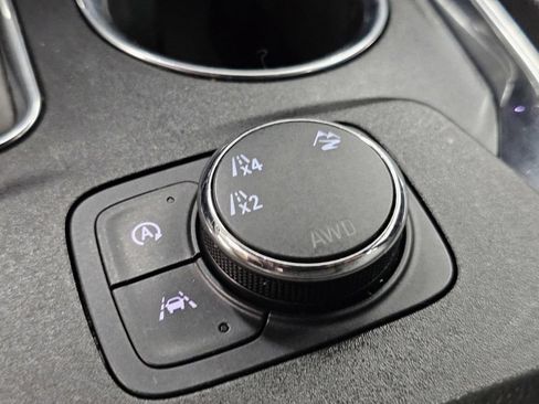 Used 2023 Chevrolet Traverse LT w/ LPO, Floor Liner Package AWD/4WD image 21