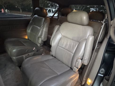 Used 1998 Toyota Sienna XLE image 11