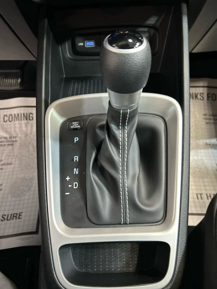 Used 2022 Hyundai Venue SE FWD image 6