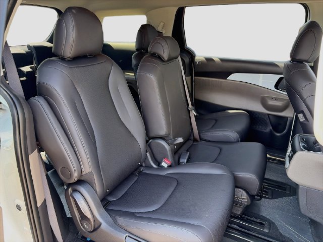 New 2026 Kia Carnival FWD image 27