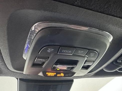 Used 2025 Toyota Corolla SE w/ SE Premium Package FWD image 30