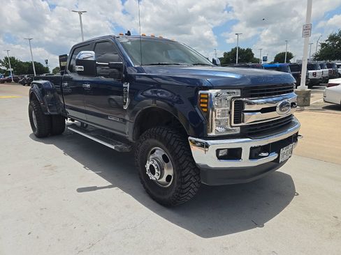 Used 2019 Ford F350 XLT w/ XLT Premium Package AWD/4WD image 2