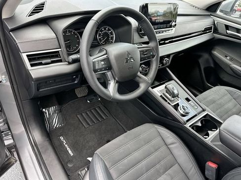 Used 2023 Mitsubishi Outlander SE FWD image 9