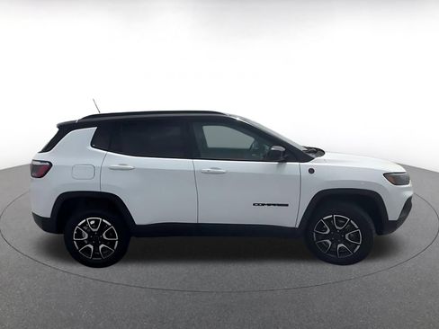 Used 2025 Jeep Compass Trailhawk AWD/4WD image 15