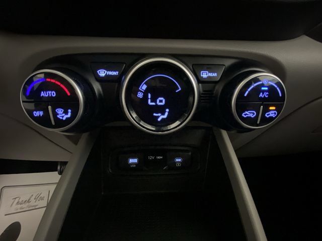 Used 2024 Hyundai Venue SEL FWD image 18