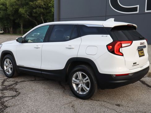 Used 2024 GMC Terrain SLE image 6
