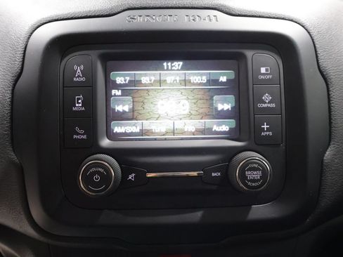 Used 2017 Jeep Renegade Latitude FWD image 26