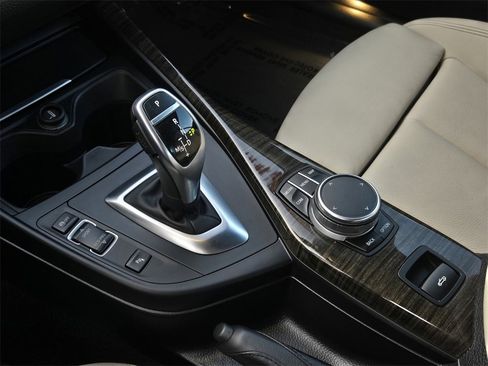 Used 2017 BMW 230i Convertible image 18