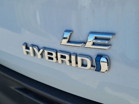 Used 2024 Toyota Sienna LE image 11