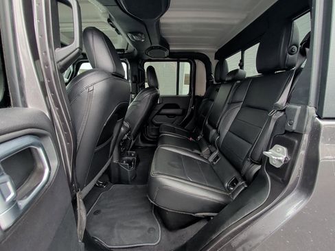 Used 2020 Jeep Gladiator Overland image 13