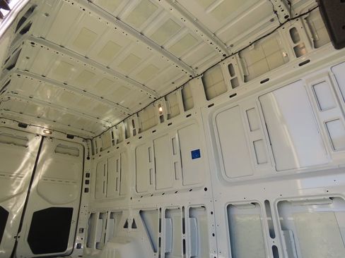 Used 2025 Mercedes-Benz Sprinter 2500 image 28