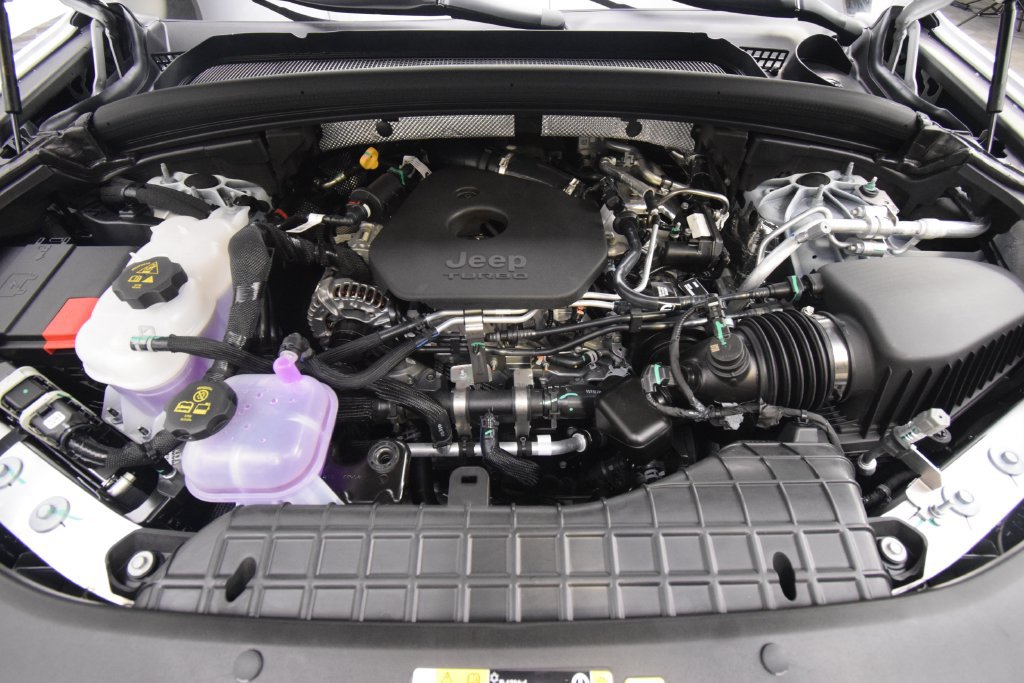 New 2027 Jeep Grand Cherokee Altitude AWD/4WD image 12