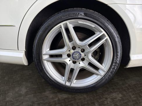 Used 2011 Mercedes-Benz E 550 4MATIC Sedan image 37