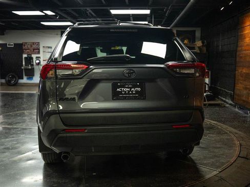 Used 2021 Toyota RAV4 LE FWD image 6