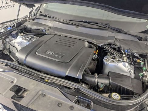 Used 2023 Land Rover Discovery S image 37