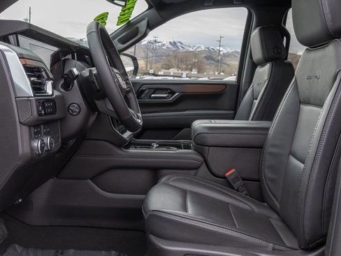 Used 2025 GMC Yukon Denali AWD/4WD image 6