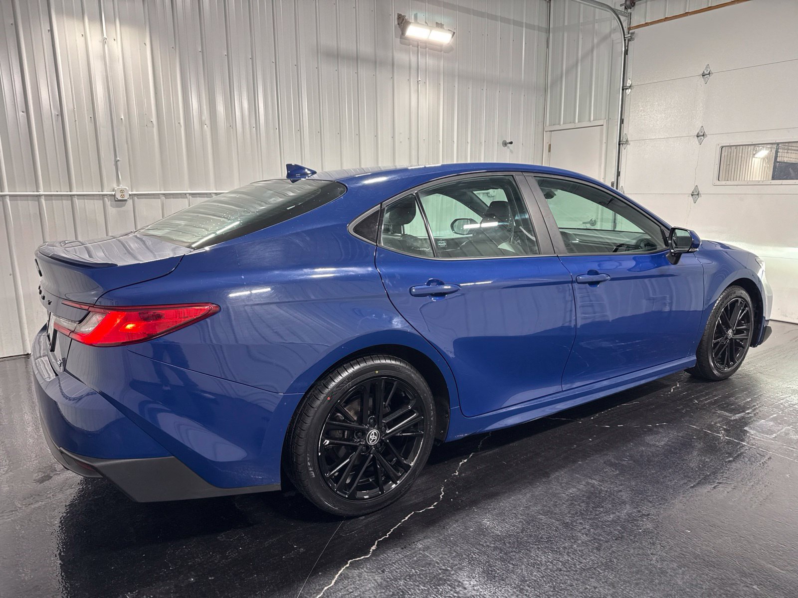 Used 2025 Toyota Camry SE FWD image 5
