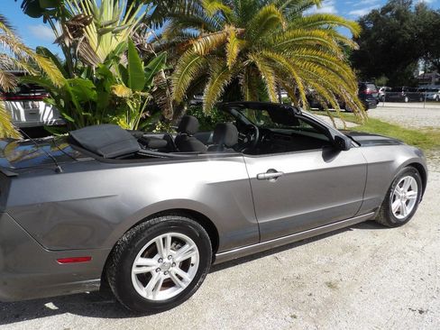 Used 2013 Ford Mustang V6 2dr Convertible image 15