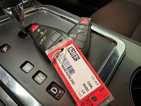 Used 2014 Dodge Challenger SXT image 28