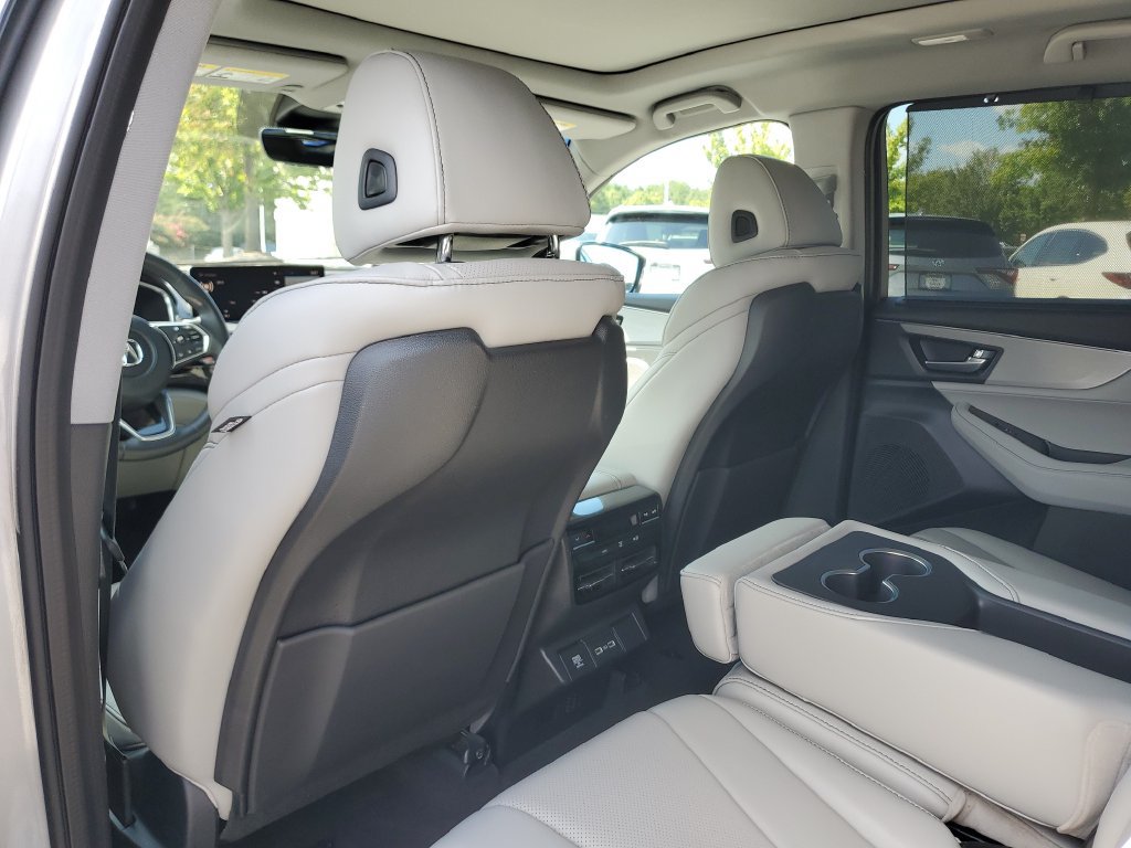 Certified 2024 Acura MDX w/ Technology Package FWD image 12