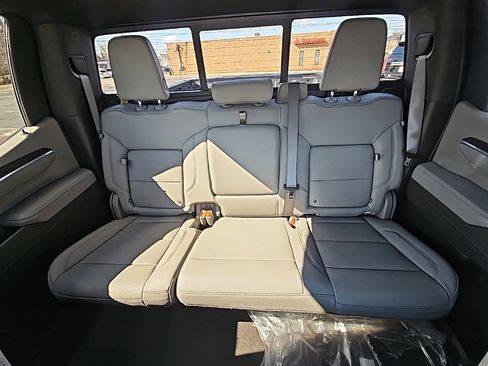 New 2026 GMC Sierra 1500 SLT image 13