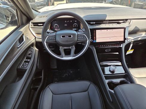 New 2026 Jeep Grand Cherokee Limited RWD image 10