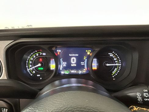 Used 2024 Jeep Wrangler Unlimited w/ Convenience Group AWD/4WD image 16