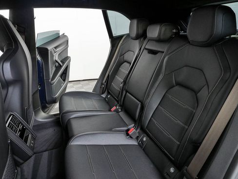 New 2026 Porsche Cayenne Turbo AWD/4WD image 21