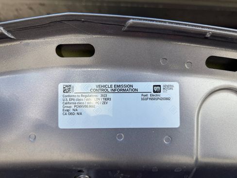 Used 2023 Chevrolet Bolt EUV LT w/ Comfort Package FWD image 13
