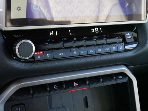 Used 2025 Toyota Tundra Limited image 23