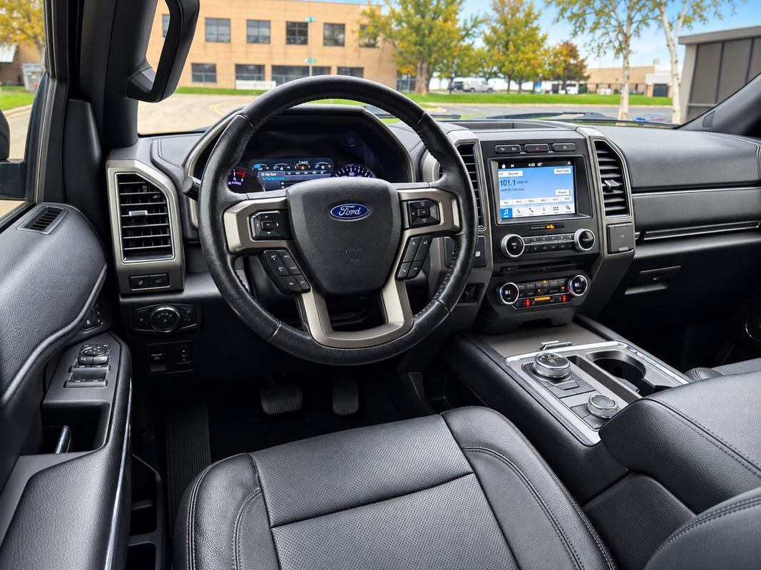 Used 2018 Ford Expedition XLT w/ Equipment Group 202A AWD/4WD image 4