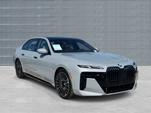 Used 2025 BMW i7 eDrive50 image 1