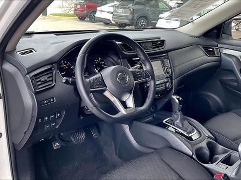 Certified 2019 Nissan Rogue SV image 17