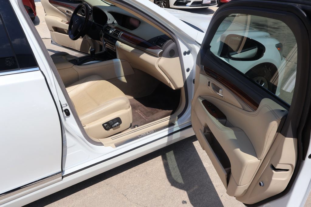 Used 2013 Lexus LS 460 w/ Comfort Pkg RWD image 16