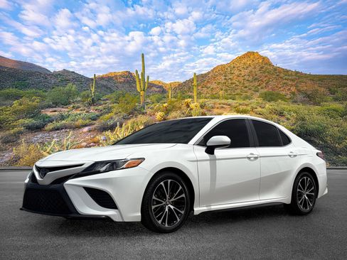 Used 2018 Toyota Camry SE FWD image 6
