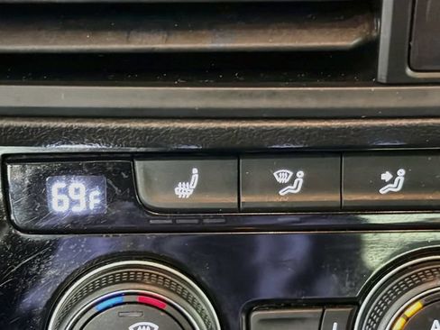 Used 2023 Volkswagen Jetta SE FWD image 23