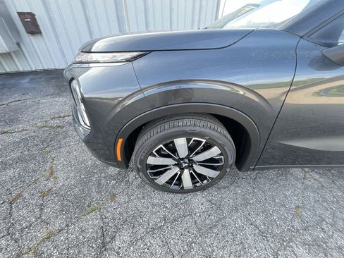 New 2025 Mitsubishi Outlander SE image 10