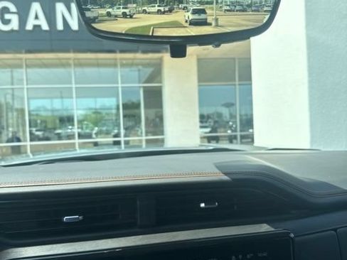 Certified 2025 GMC Sierra 1500 AT4 w/ AT4 Premium Package AWD/4WD image 15