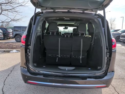New 2026 Chrysler Pacifica Limited w/ Uconnect Theater Family Group image 10