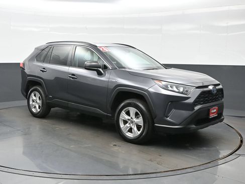 Used 2021 Toyota RAV4 LE AWD/4WD image 8