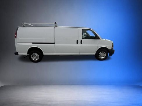 Used 2018 Chevrolet Express 3500 Extended w/ Driver Convenience Package RWD image 3
