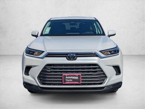 New 2026 Toyota Grand Highlander LE image 9