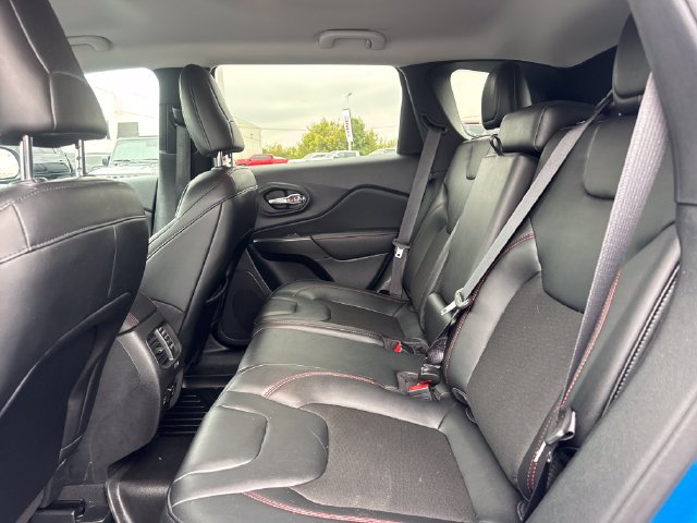 Used 2022 Jeep Cherokee Trailhawk w/ Trailer Tow Group AWD/4WD image 11
