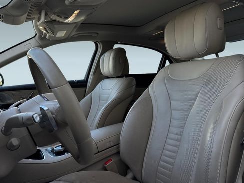 Used 2019 Mercedes-Benz S 560 Sedan image 21