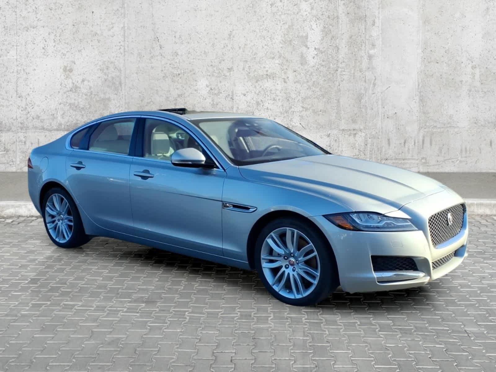 Used 2017 Jaguar XF Prestige RWD image 2